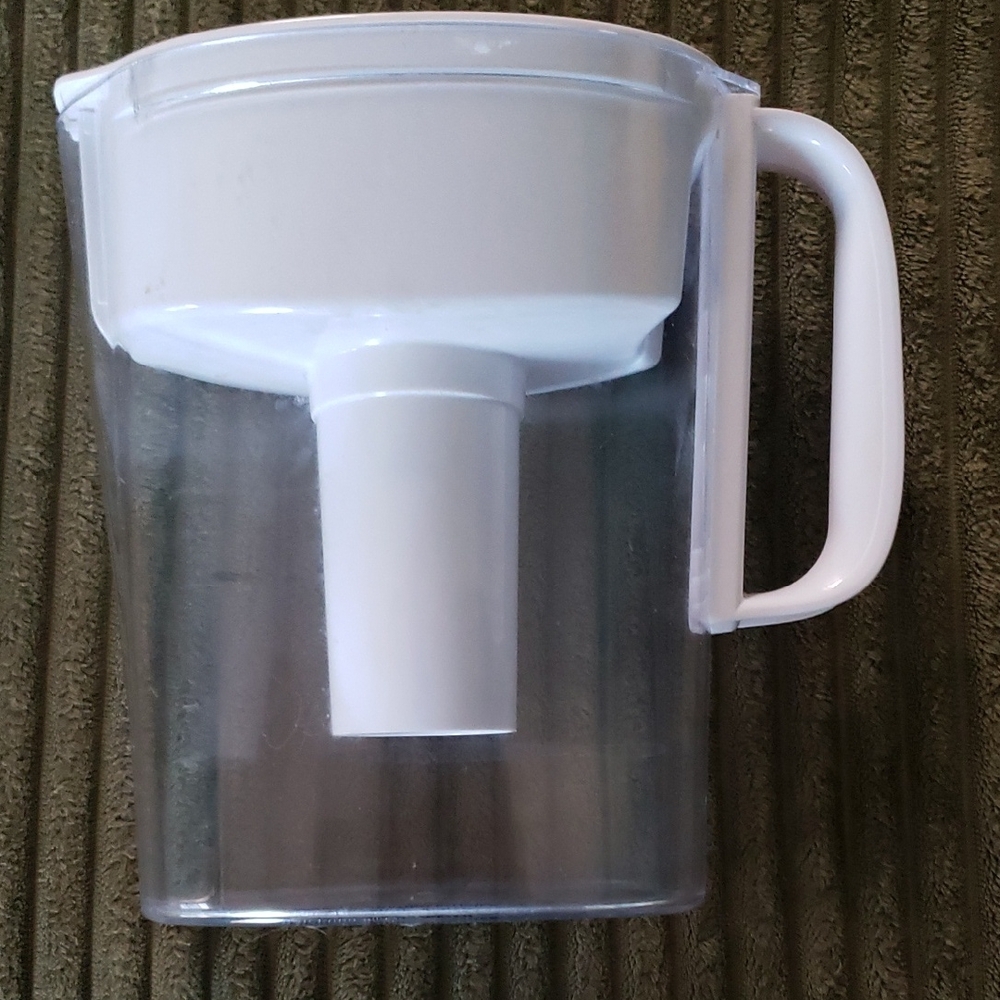 Pre-owned Brita Clear and White Water Filter Pitcher
